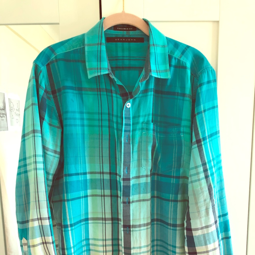 Sean John Casual Shirt. Fine quality. Tailored Fit